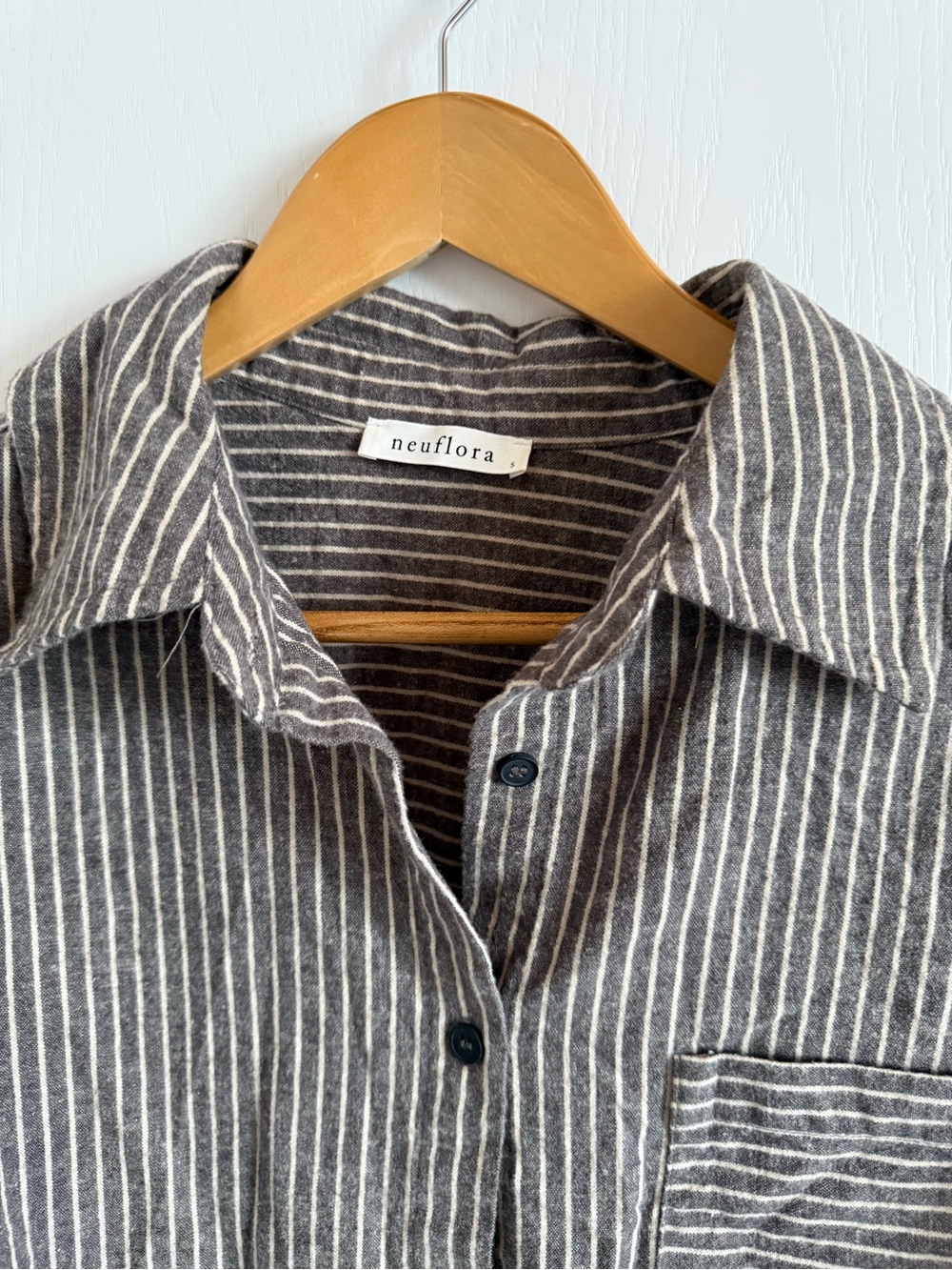 Neuflora Button Down - Picture 2 of 4